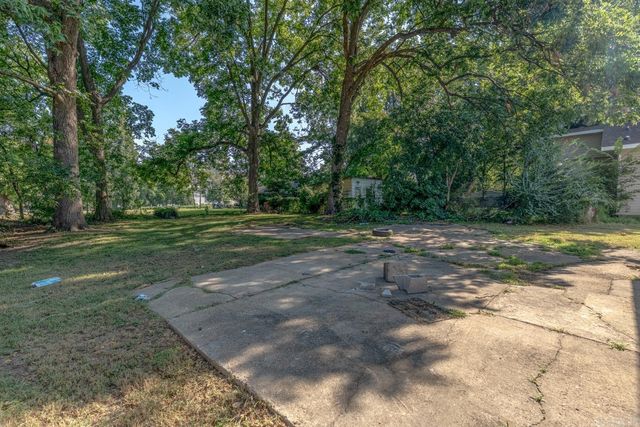1322 W Huntington Ave, Jonesboro, AR 72401
