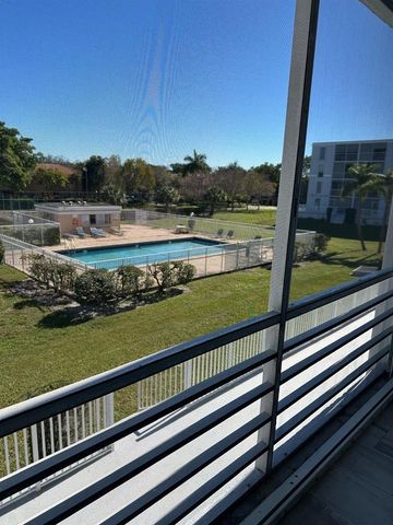 661 N University Dr 1-201, Pembroke Pines, FL 33024
