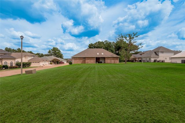 1410 W Lake Shores, Huntsville, TX 77340