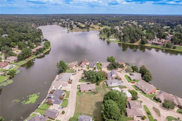 1410 W Lake Shores, Huntsville, TX 77340