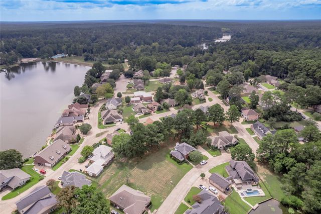 1410 W Lake Shores, Huntsville, TX 77340