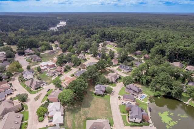 1410 W Lake Shores, Huntsville, TX 77340