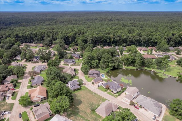 1410 W Lake Shores, Huntsville, TX 77340