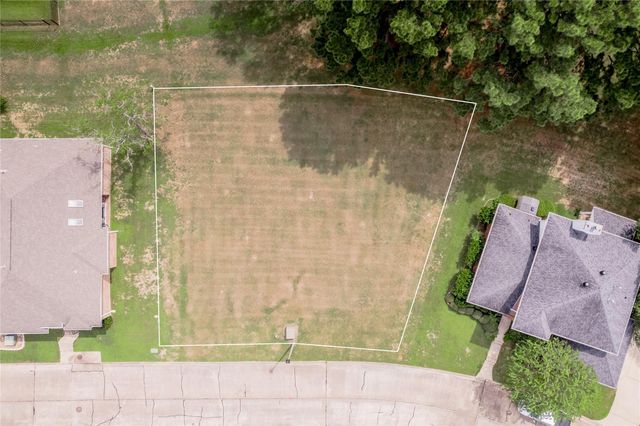 1410 W Lake Shores, Huntsville, TX 77340