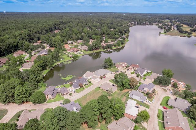 1410 W Lake Shores, Huntsville, TX 77340