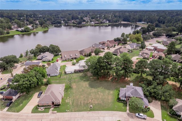 1410 W Lake Shores, Huntsville, TX 77340