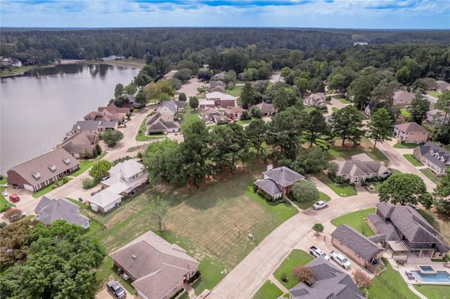 1410 W Lake Shores, Huntsville, TX 77340