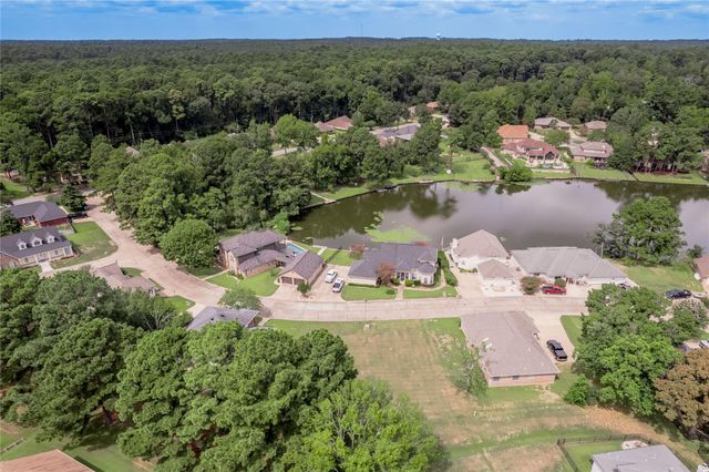1410 W Lake Shores, Huntsville, TX 77340