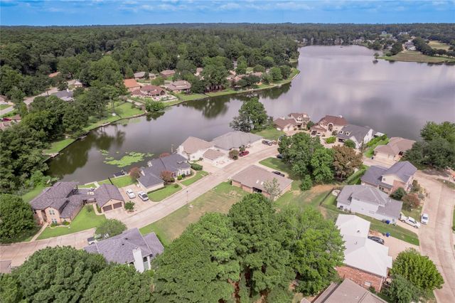 1410 W Lake Shores, Huntsville, TX 77340