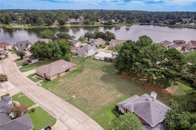 1410 W Lake Shores, Huntsville, TX 77340