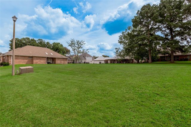 1410 W Lake Shores, Huntsville, TX 77340