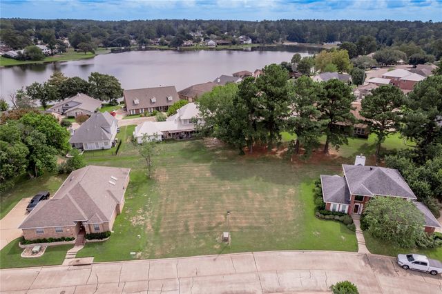 1410 W Lake Shores, Huntsville, TX 77340