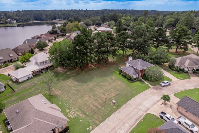 1410 W Lake Shores, Huntsville, TX 77340