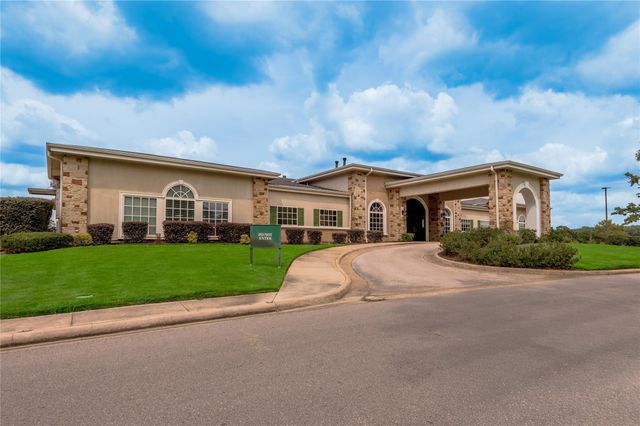 1410 W Lake Shores, Huntsville, TX 77340