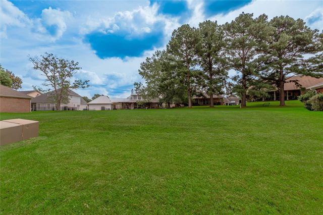 1410 W Lake Shores, Huntsville, TX 77340