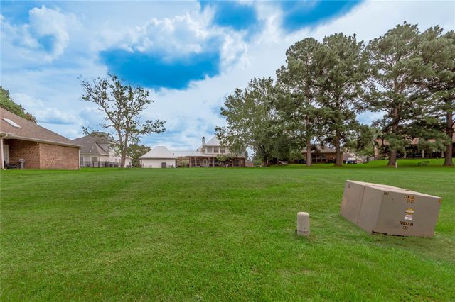 1410 W Lake Shores, Huntsville, TX 77340