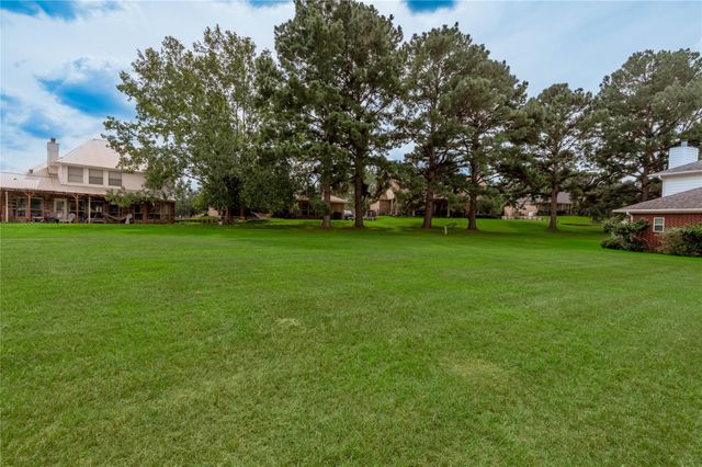 1410 W Lake Shores, Huntsville, TX 77340