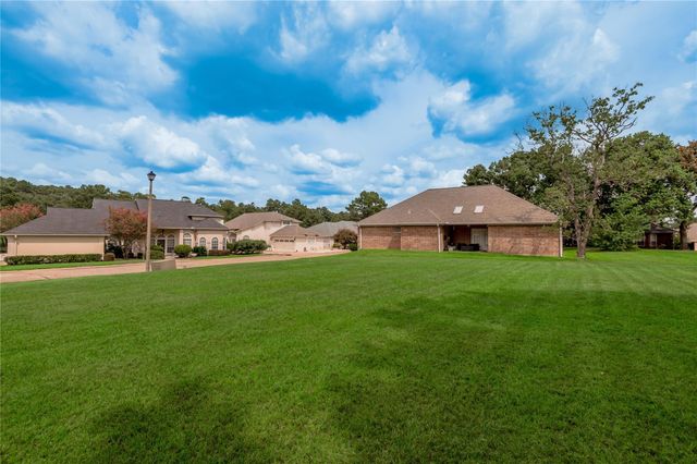 1410 W Lake Shores, Huntsville, TX 77340