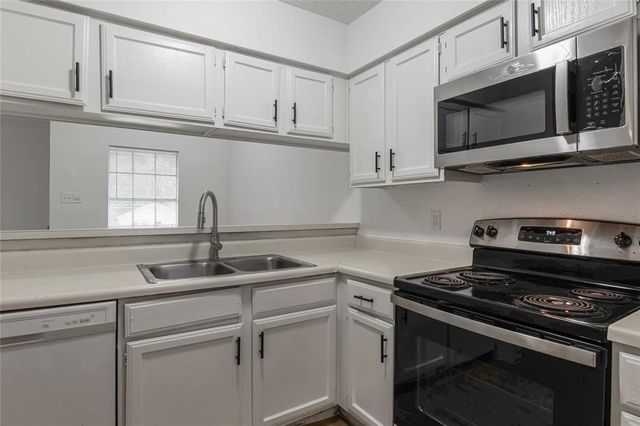 812 Jefferson Avenue B, Cleveland, TX 77327