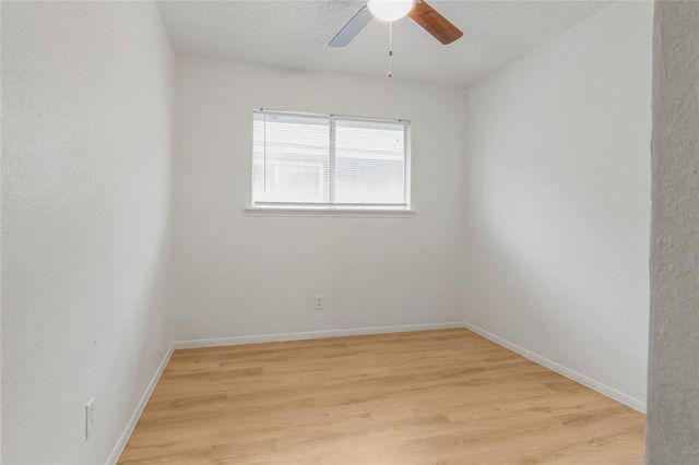812 Jefferson Avenue B, Cleveland, TX 77327