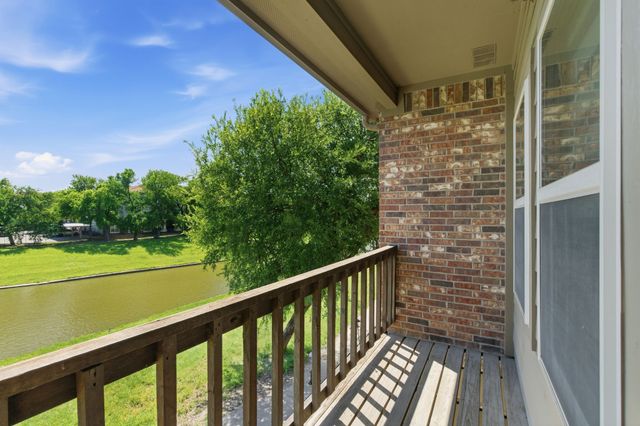 564 Waterloo Drive, Lewisville, TX 75067