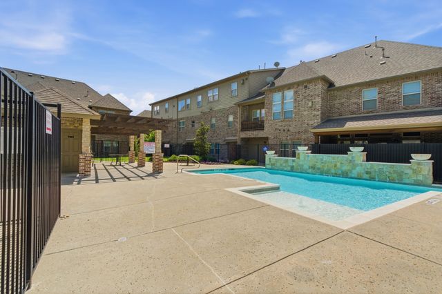 564 Waterloo Drive, Lewisville, TX 75067