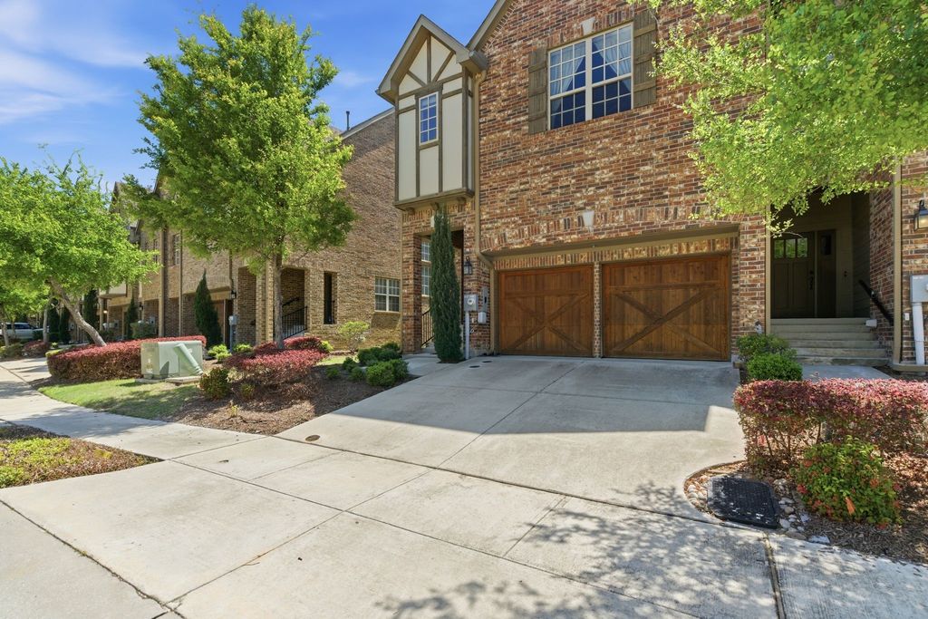 564 Waterloo Drive, Lewisville, TX 75067