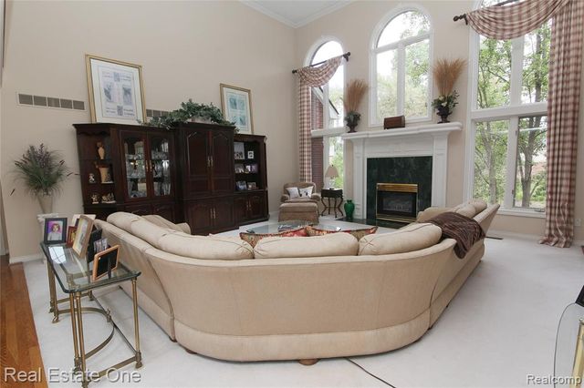 3991 Oakfield Court, Shelby Twp, MI 48316