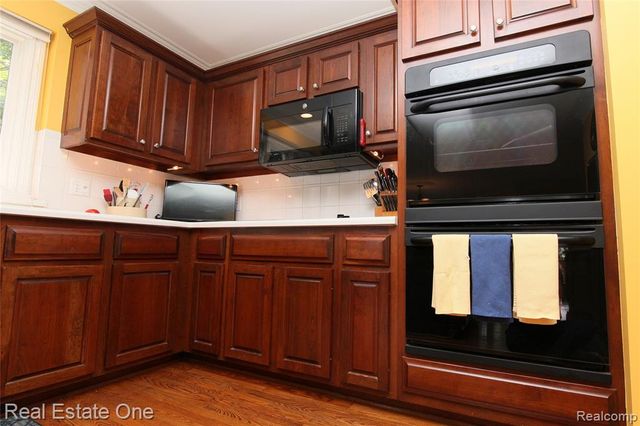 3991 Oakfield Court, Shelby Twp, MI 48316