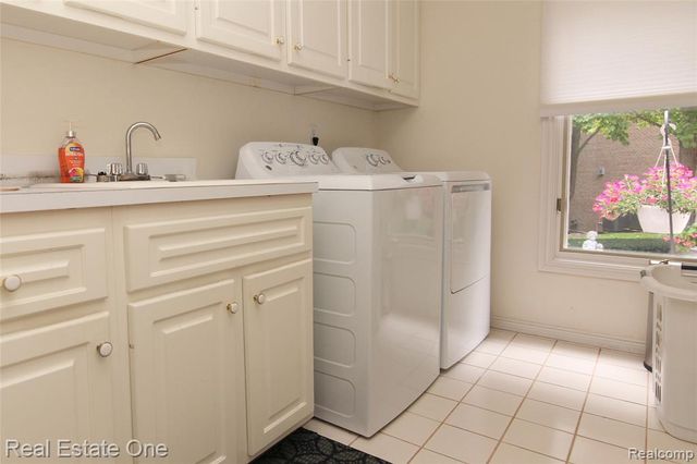 3991 Oakfield Court, Shelby Twp, MI 48316