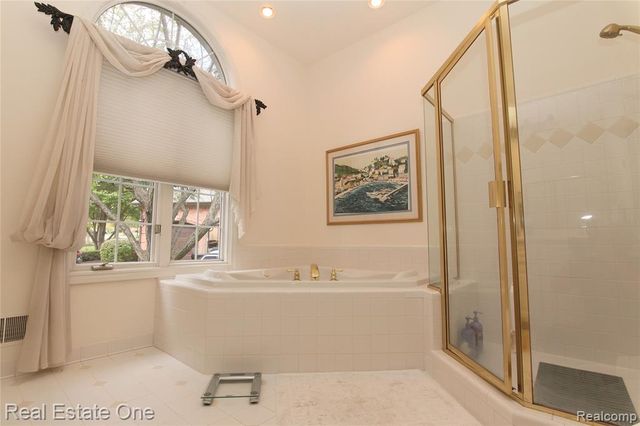 3991 Oakfield Court, Shelby Twp, MI 48316