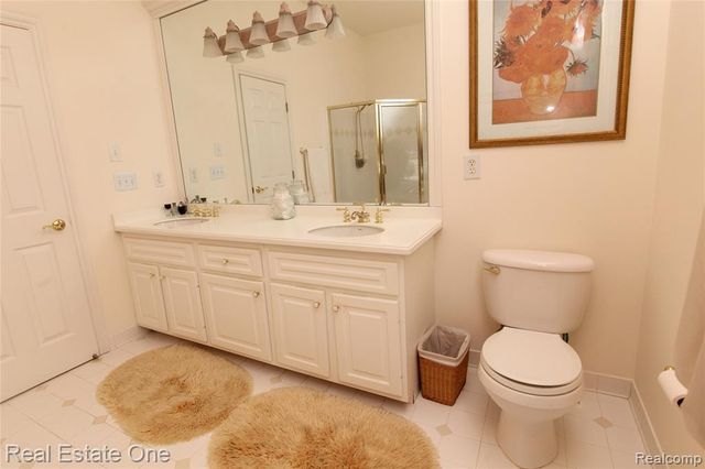 3991 Oakfield Court, Shelby Twp, MI 48316