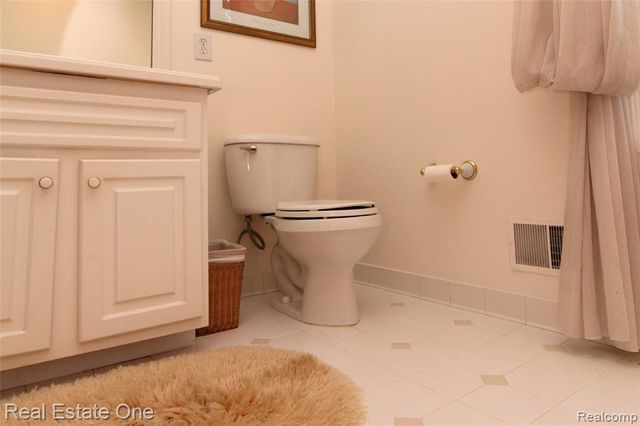 3991 Oakfield Court, Shelby Twp, MI 48316