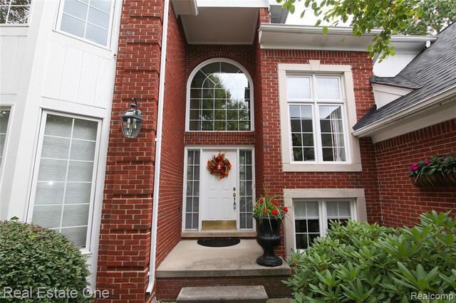 3991 Oakfield Court, Shelby Twp, MI 48316