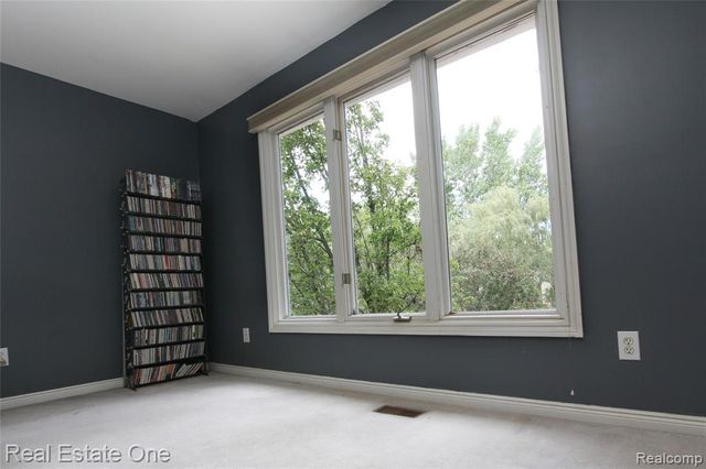 3991 Oakfield Court, Shelby Twp, MI 48316