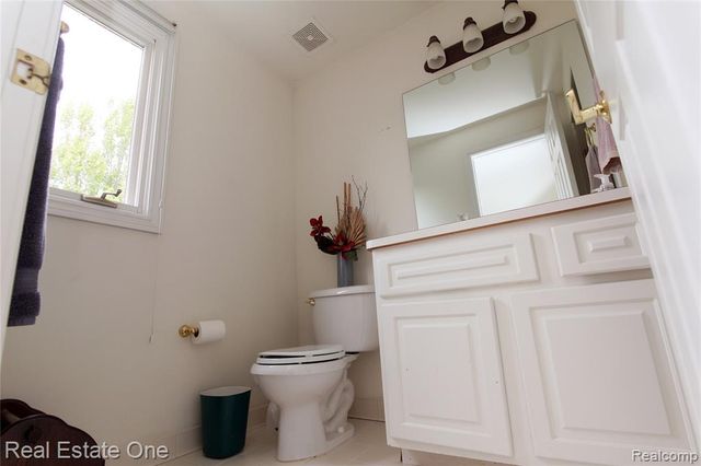 3991 Oakfield Court, Shelby Twp, MI 48316