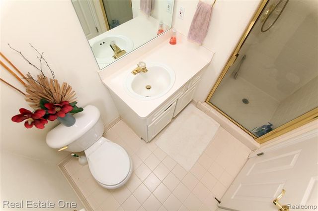 3991 Oakfield Court, Shelby Twp, MI 48316