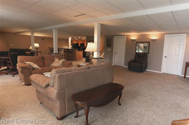 3991 Oakfield Court, Shelby Twp, MI 48316