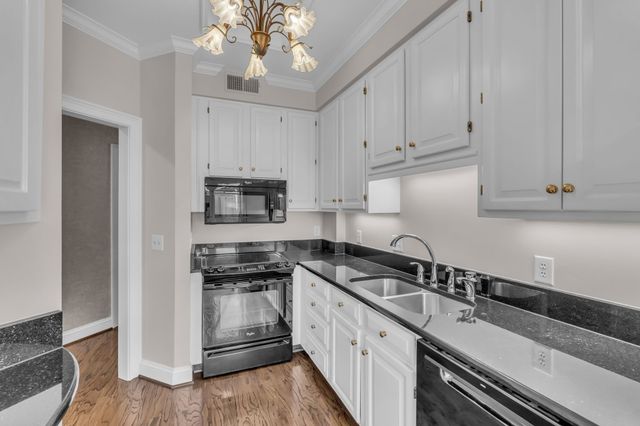 3733 West End Ave Apt 101, Nashville, TN 37205