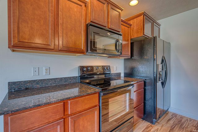 9905 Arbor Lake Drive, Newburgh, IN 47630