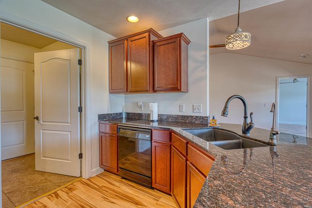 9905 Arbor Lake Drive, Newburgh, IN 47630
