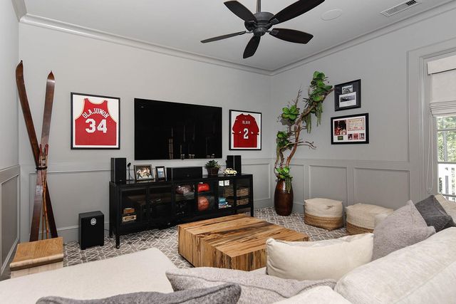 29 S Doe Run Drive, The Woodlands, TX 77380