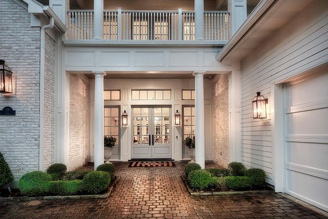 29 S Doe Run Drive, The Woodlands, TX 77380
