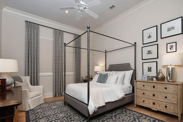 29 S Doe Run Drive, The Woodlands, TX 77380