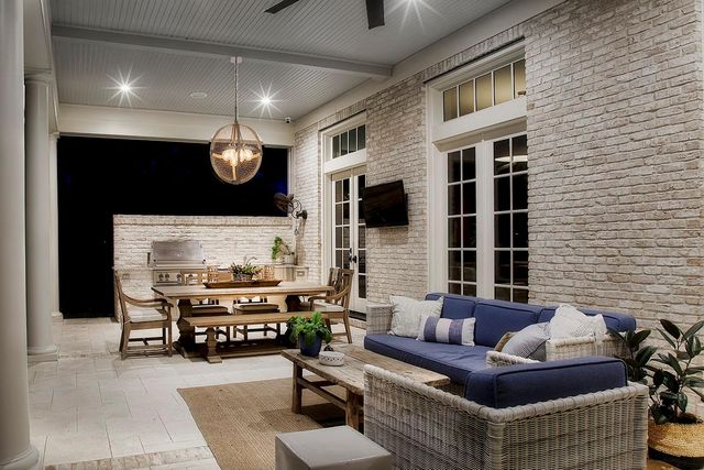 29 S Doe Run Drive, The Woodlands, TX 77380