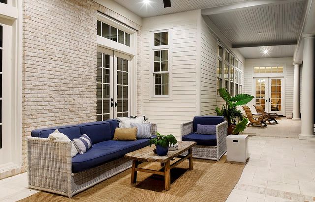 29 S Doe Run Drive, The Woodlands, TX 77380