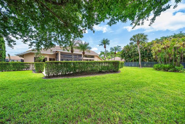 1697 Mayacoo Lakes Boulevard, West Palm Beach, FL 33411