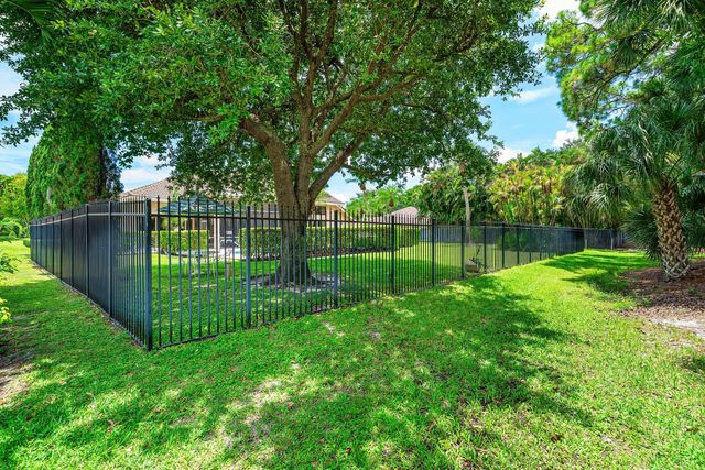 1697 Mayacoo Lakes Boulevard, West Palm Beach, FL 33411
