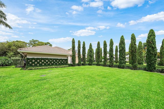 1697 Mayacoo Lakes Boulevard, West Palm Beach, FL 33411