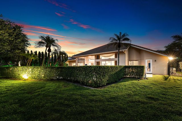 1697 Mayacoo Lakes Boulevard, West Palm Beach, FL 33411